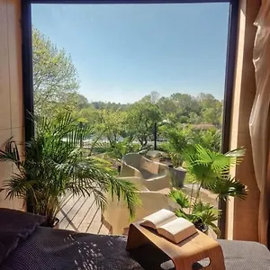 Villa Riverfront In The Garden